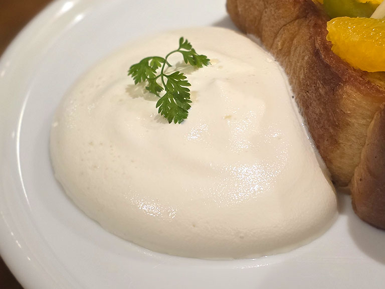8代葵カフェ 市川店のフルーツ&フレンチトーストのクリーム